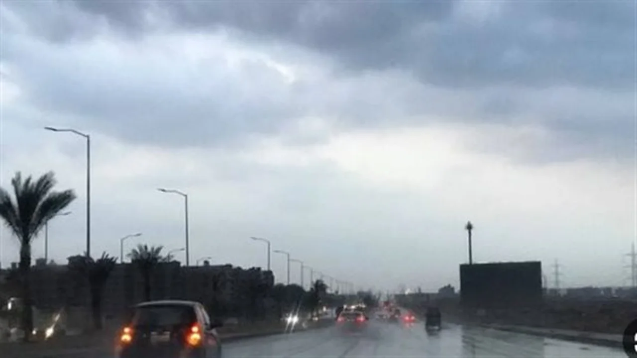 تحذير جوي.. انخفاض الرؤية الأفقية لنصف كيلومتر بسبب العواصف الترابية بالمناطق المكشوفة